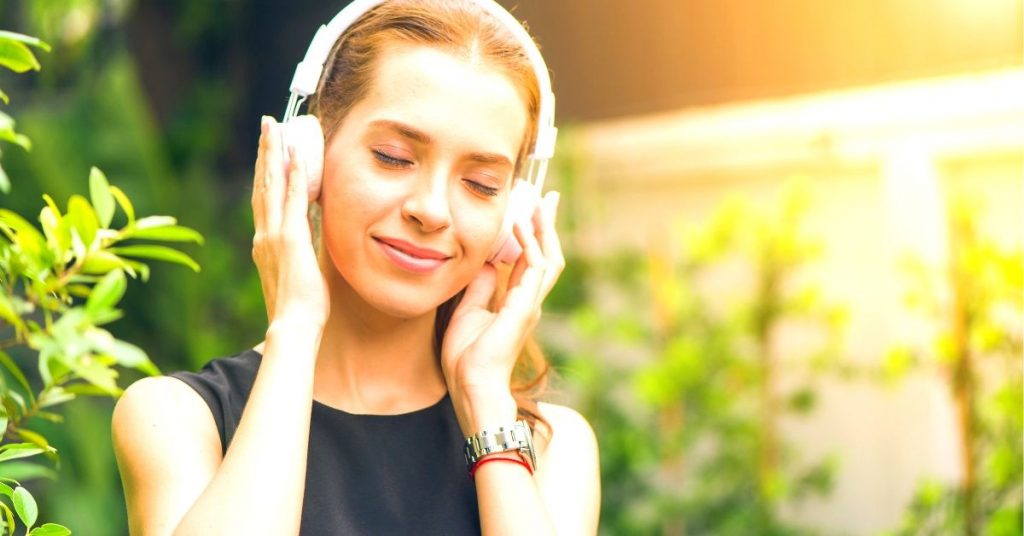 Listening-Music-Ways-To-kill-Free-Time